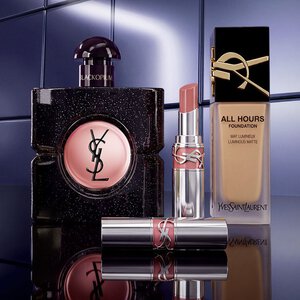 Perfume YSL Black Opium, pintalabios y base de maquillaje All Hours