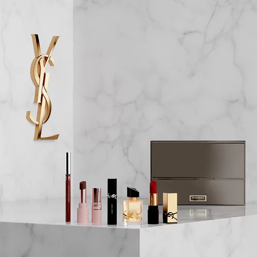 YSL-Schonheitsprodukte auf luxuriosen Marmorsockeln.
